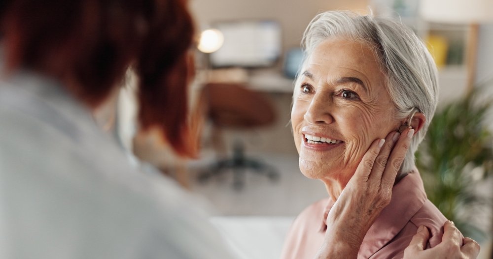 Buying Hearing Aids Online vs In-Clinic: What Las Vegas Seniors Should Know